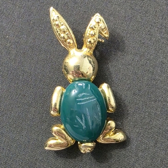 Jewelry - Estate - Gold Tone - Rabbit/Bunny - Vintage Brooch - Item 262